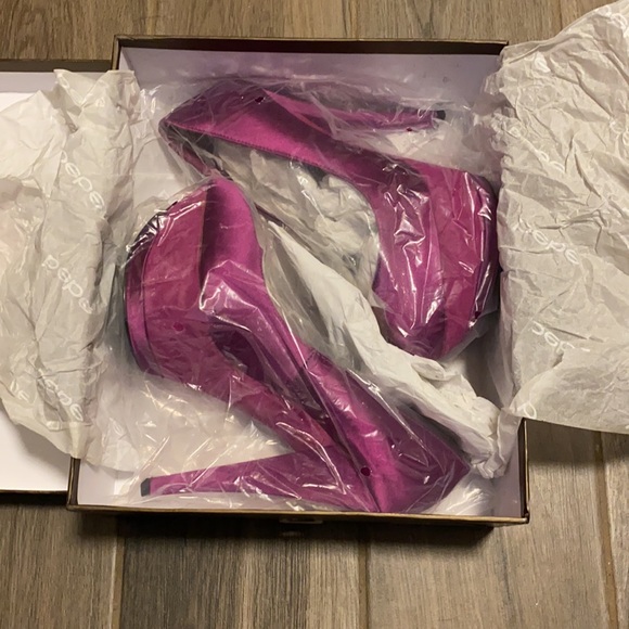 Bebe Tristan pumps - brand new! size 7.5 - Picture 5 of 5